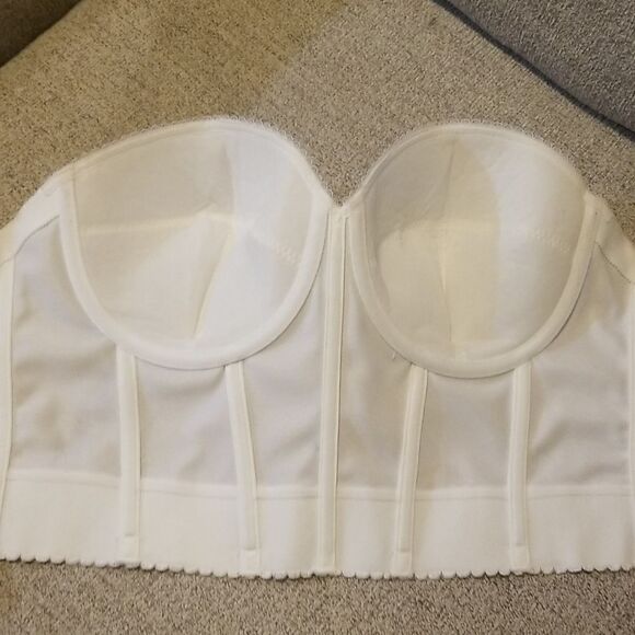 Vintage white bustier corset topBrand: Dominique Size: 40C - Picture 5 of 10